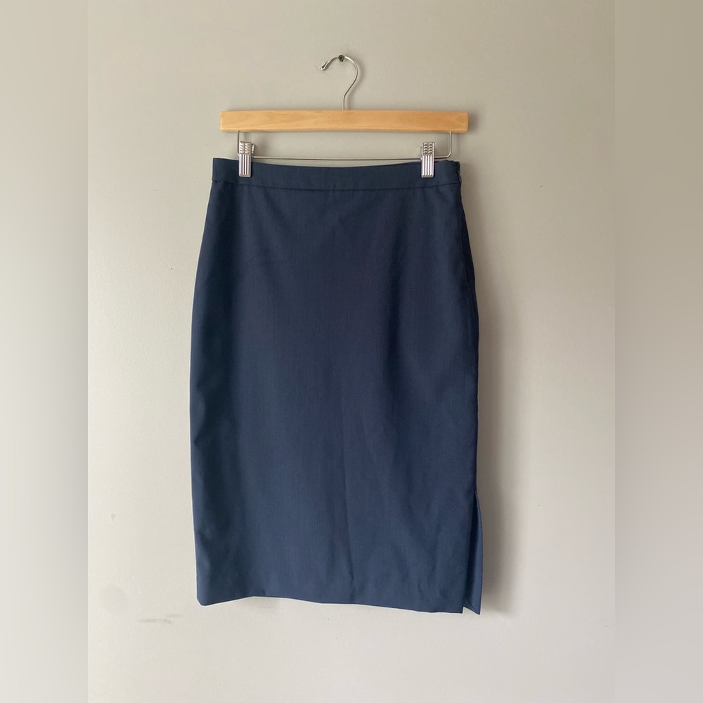 Banana Republic Basic blue pencil skirt below the knee size 2